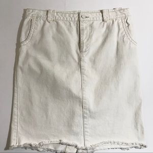 American Eagle off white denim skirt